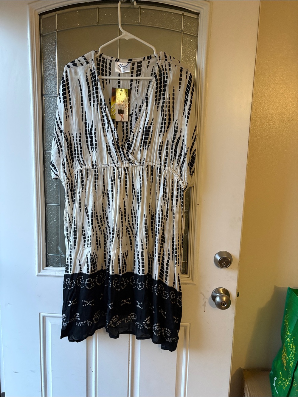 Exist Beach Black and White Printed V-Neck cover up